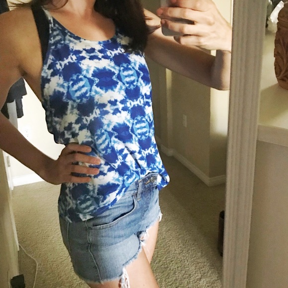 Bright Blue Patterned Tank Top 🌿 - Picture 6 of 6